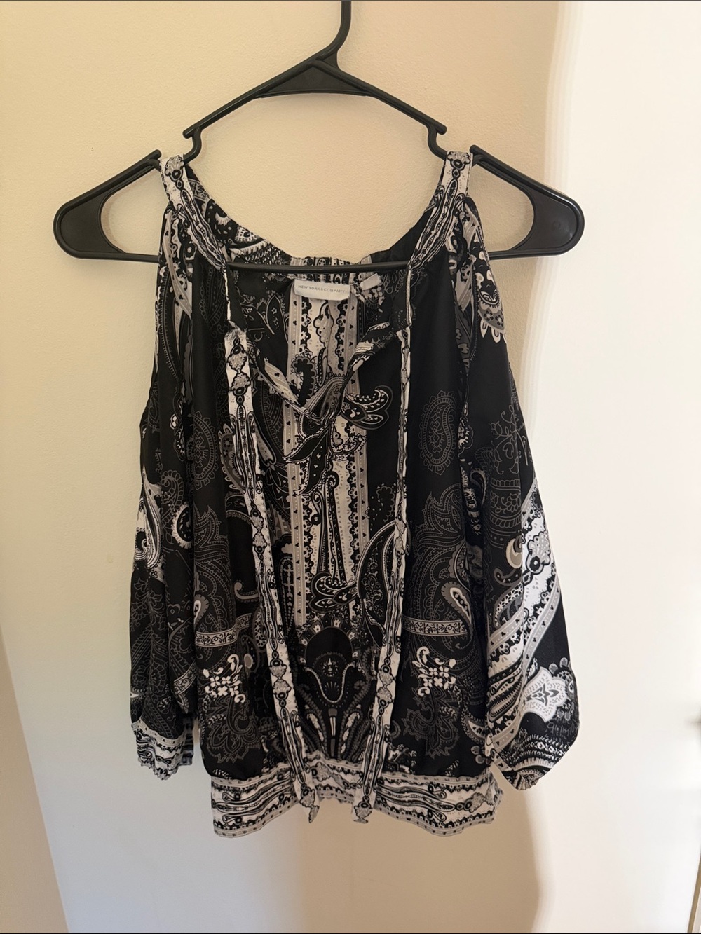 New York & Company Black and White Paisley Cold-Shoulder Tunic